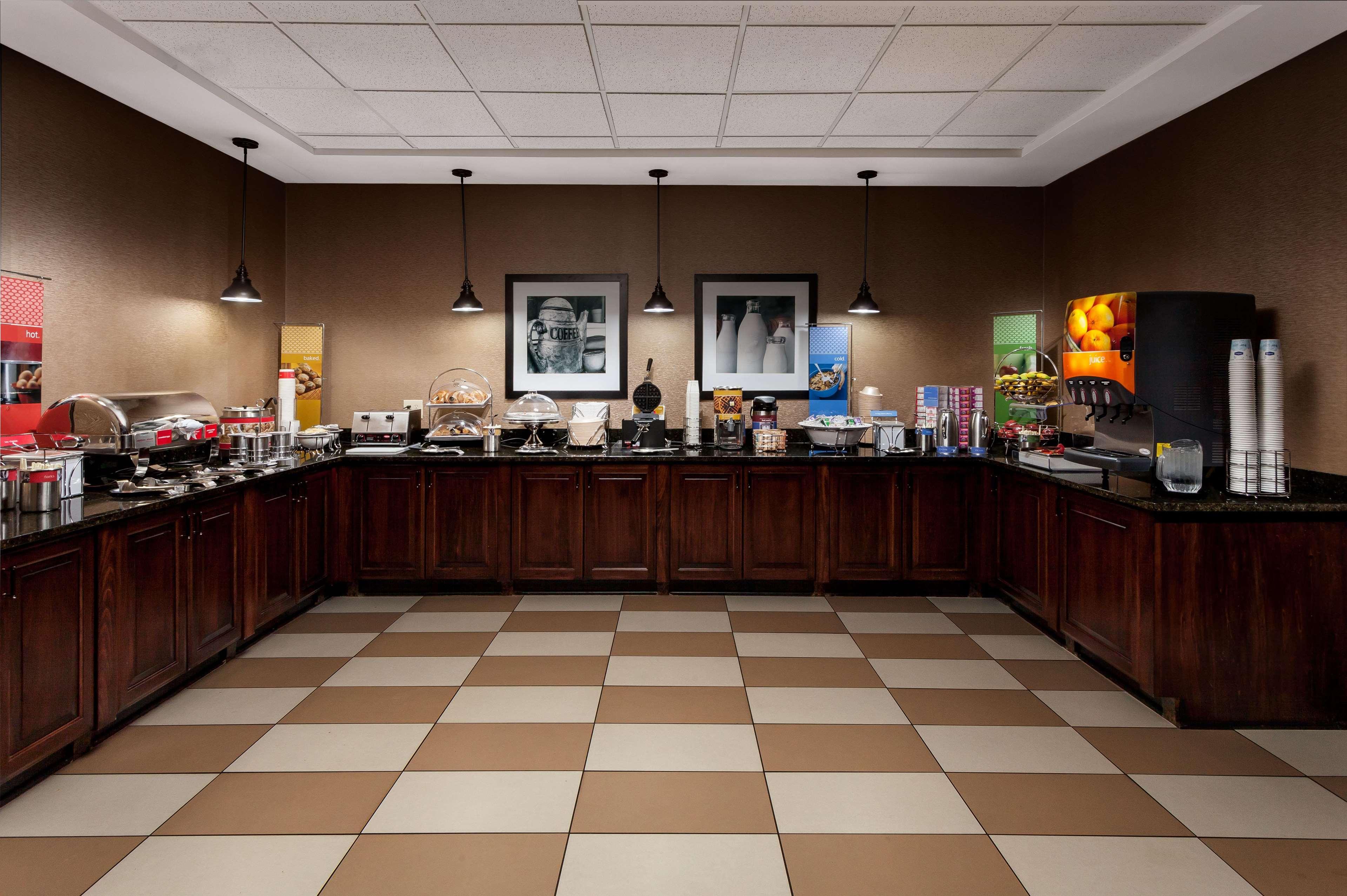 Hampton Inn Newberry Opera House Bagian luar foto
