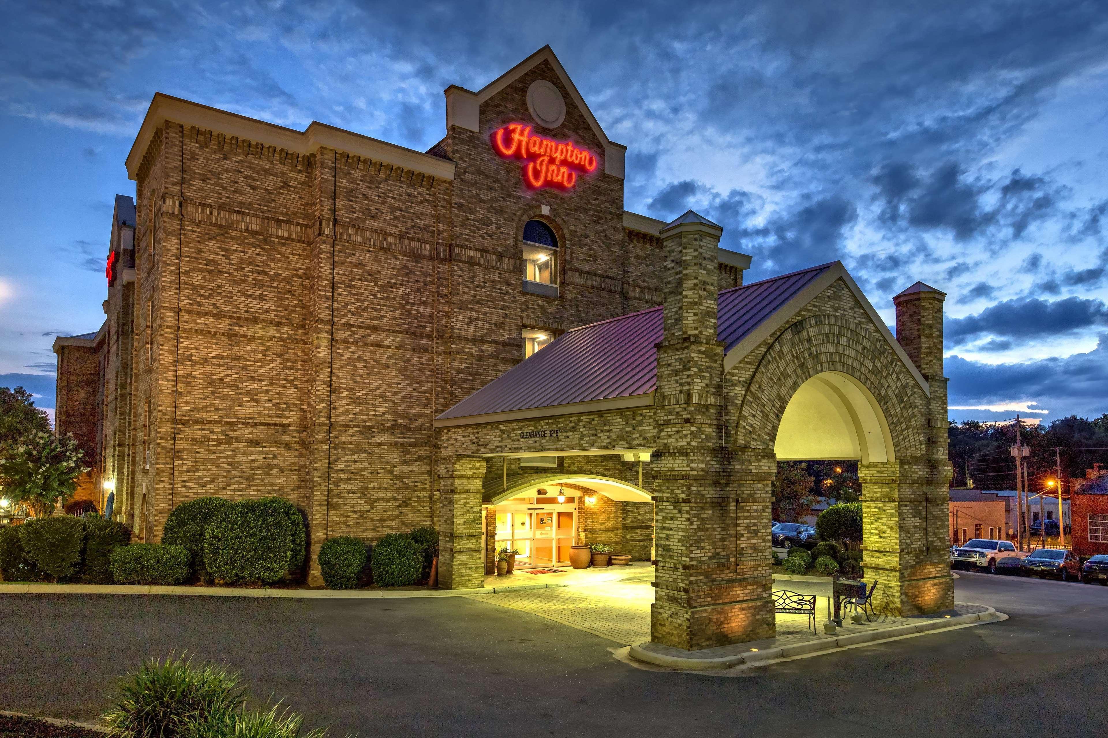 Hampton Inn Newberry Opera House Bagian luar foto