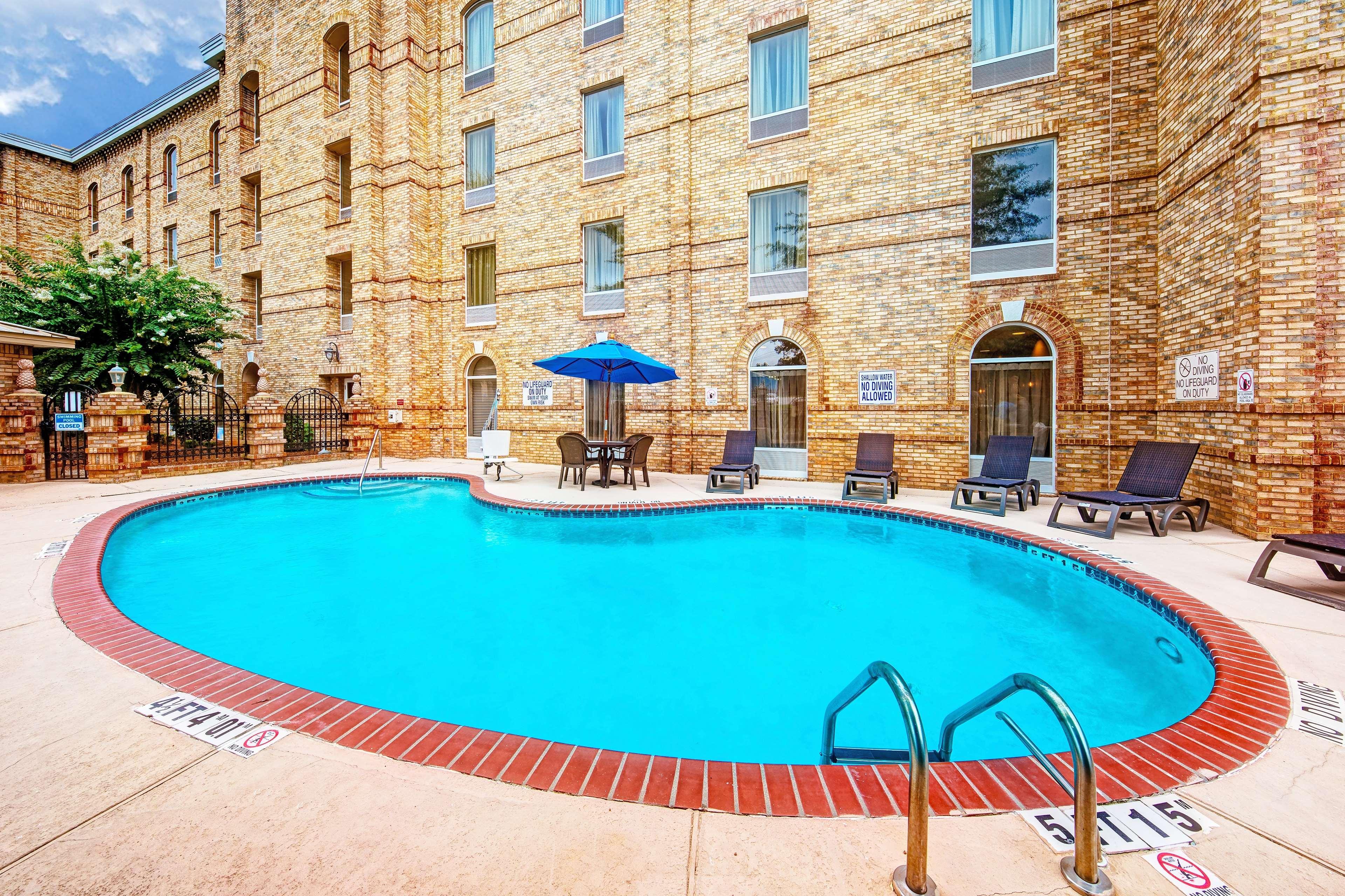Hampton Inn Newberry Opera House Bagian luar foto