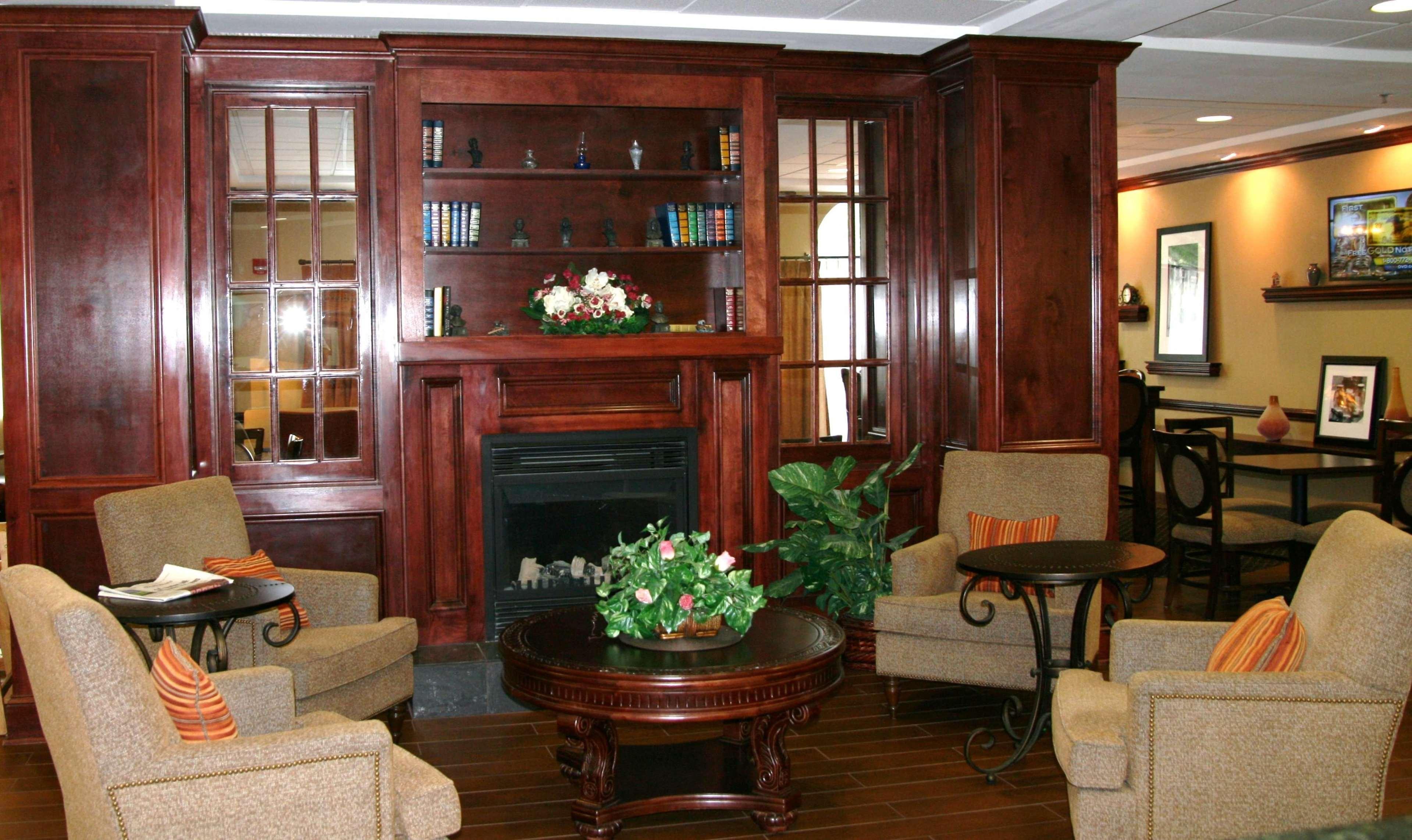 Hampton Inn Newberry Opera House Bagian luar foto