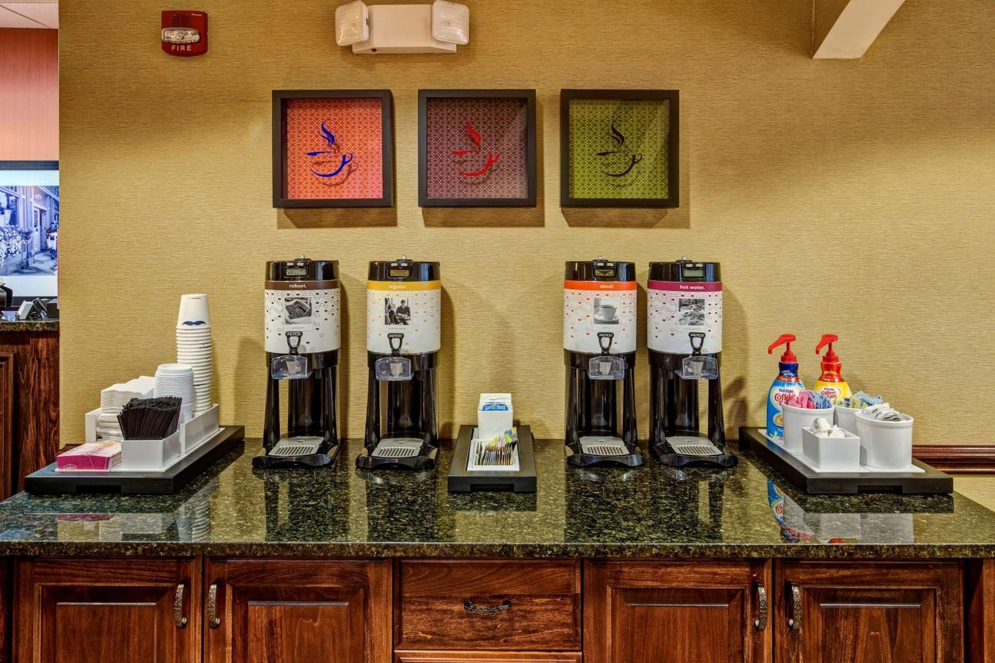Hampton Inn Newberry Opera House Bagian luar foto