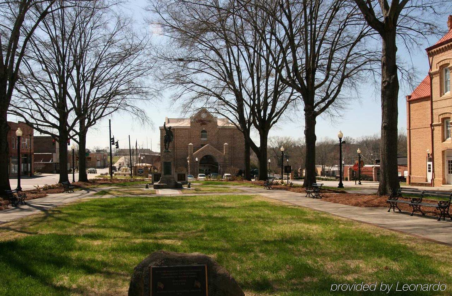 Hampton Inn Newberry Opera House Bagian luar foto