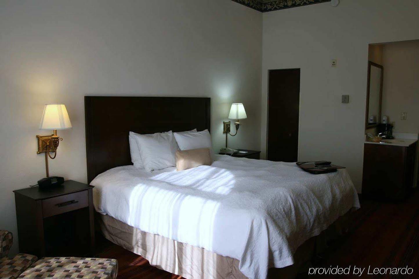 Hampton Inn Newberry Opera House Bagian luar foto