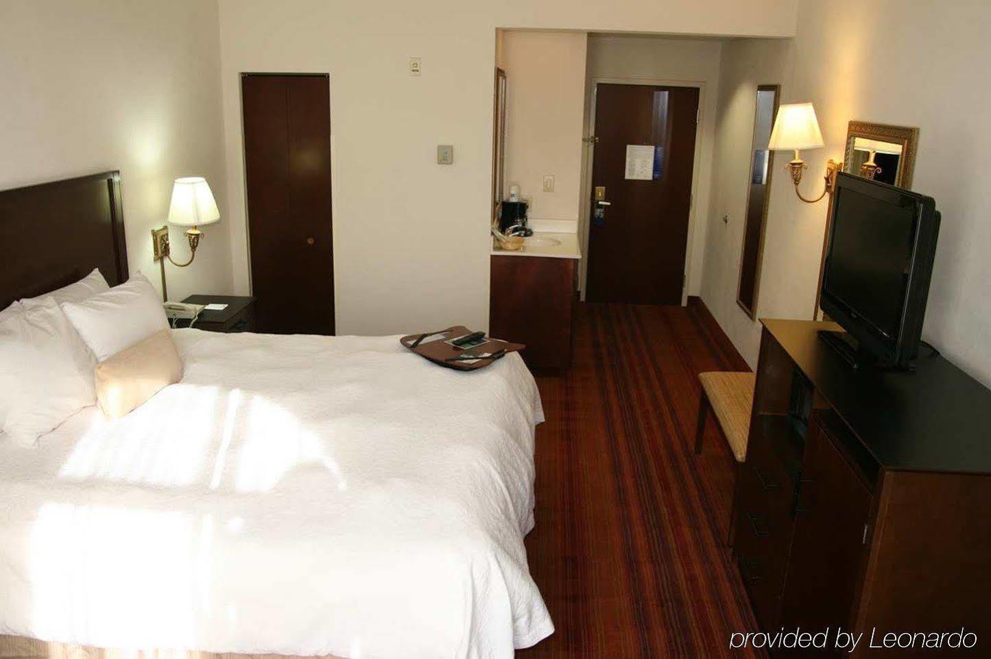 Hampton Inn Newberry Opera House Bagian luar foto